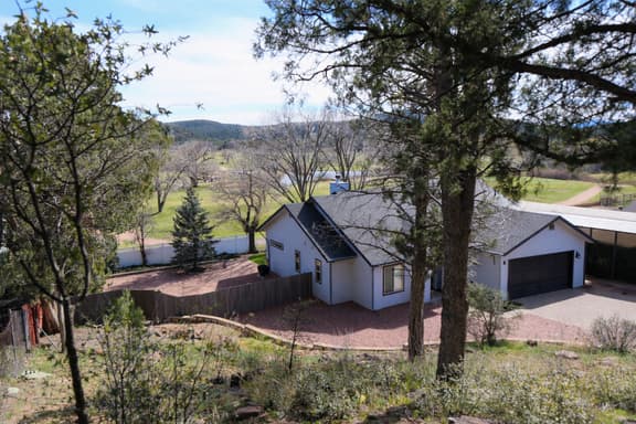 Wake up to Elk & Golf Views at Eagle’s Nest Payson